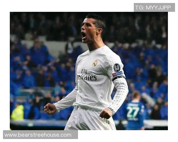 欧冠激战：皇马大胜那不勒斯五球狂潮引发全场震撼分析